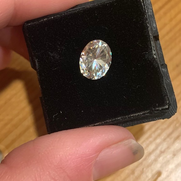 Moissanite - Picture 2 of 3